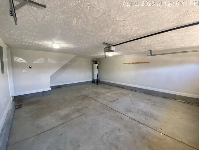 Building Photo - 2126 Queen Elizabeth Ln