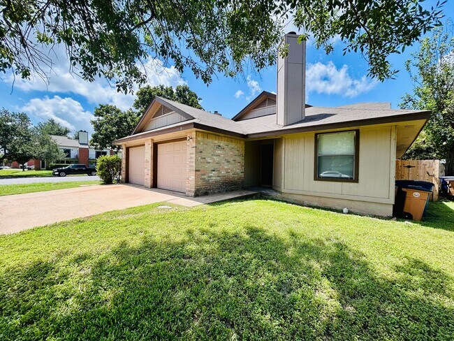 Building Photo - 12300 Deer Falls Dr
