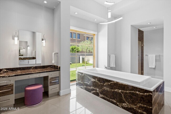 Building Photo - 9979 E Toms Thumb