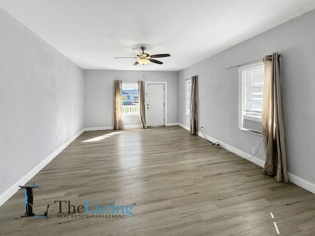 Building Photo - 6920 N Central Ave