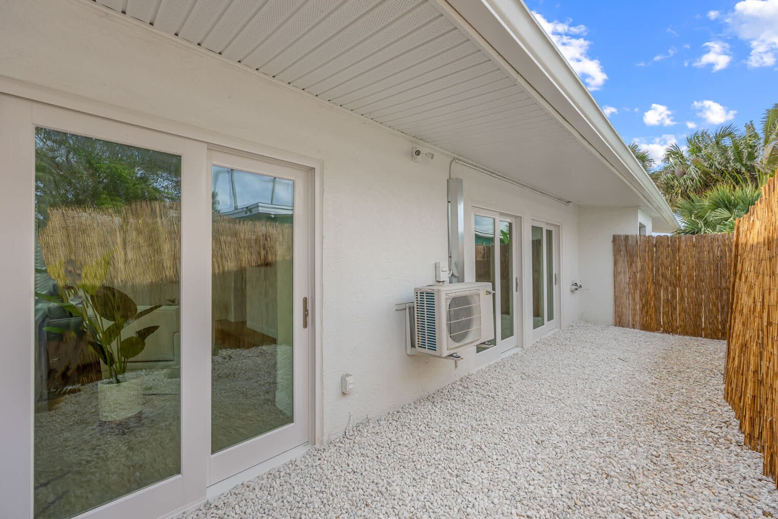 Building Photo - 637 S Orlando Ave