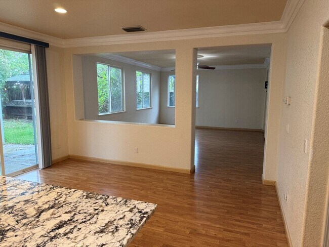 Building Photo - Modern 4 Bedroom w/ Loft Stonegate Area Vacaville *Star Rentals