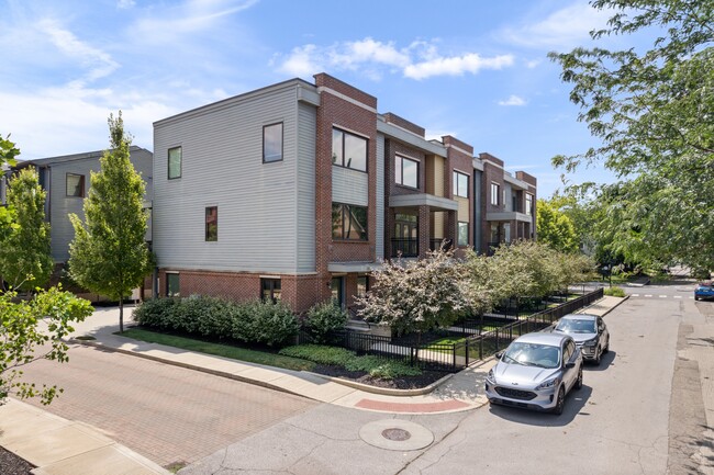 Building Photo - 1009 N Park Ave
