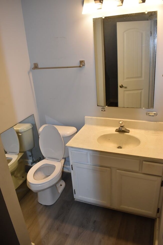 Building Photo - Home Available for Rent