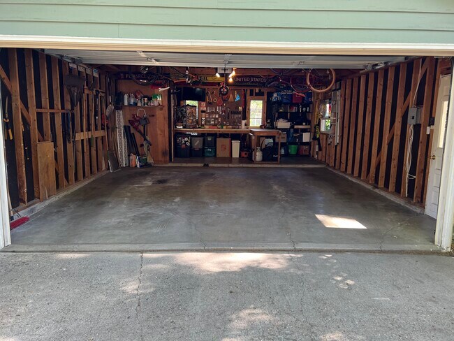 Building Photo - 2209 E Floyd Pl