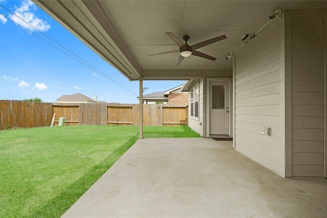 Building Photo - 24811 Sandusky Dr