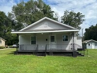 Building Photo - Fully renovated 3 bedroom 2 bathroom house!   Lawn Care Included