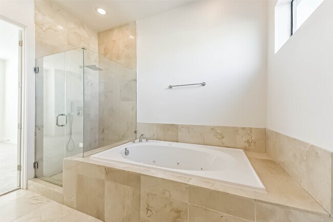 Building Photo - 1810 Thompson St