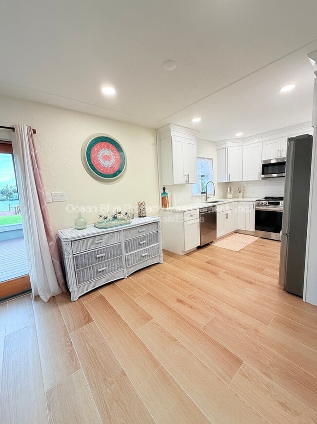 Building Photo - 724 Sunset Cove