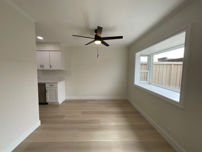 Building Photo - Villa Pacific: Remodeled 2 Bedroom 1.5 Bath Attached Townhouse,