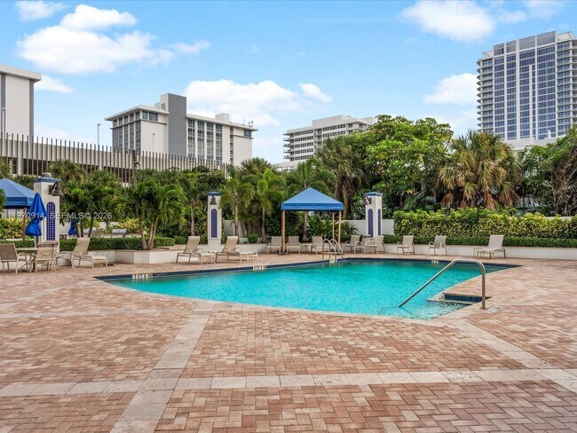 Building Photo - 336 N Birch Rd