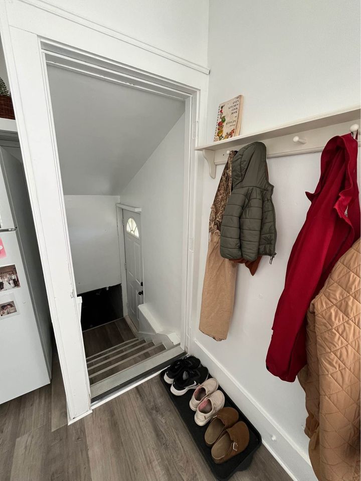 Building Photo - 806 W Broadway St