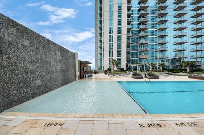 Building Photo - 5925 Almeda Rd