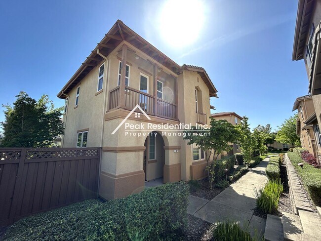 Building Photo - Beautiful 4bd/2.5ba Folsom Home with 2 Car Garage!