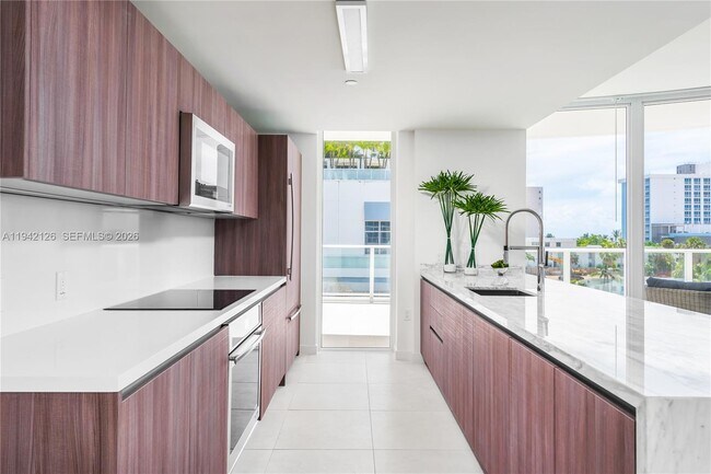 Building Photo - 401 N Birch Rd