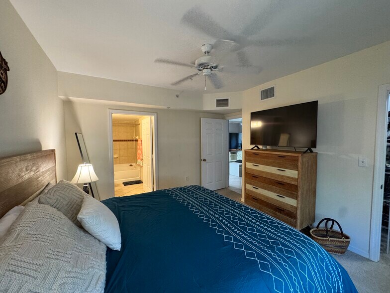 Building Photo - 6556 Emerald Dunes Dr