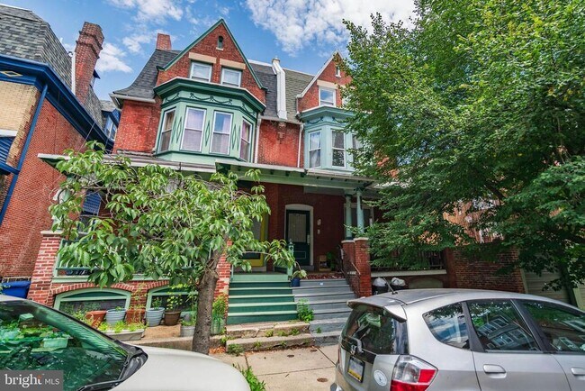 Building Photo - 4813 Walton Ave
