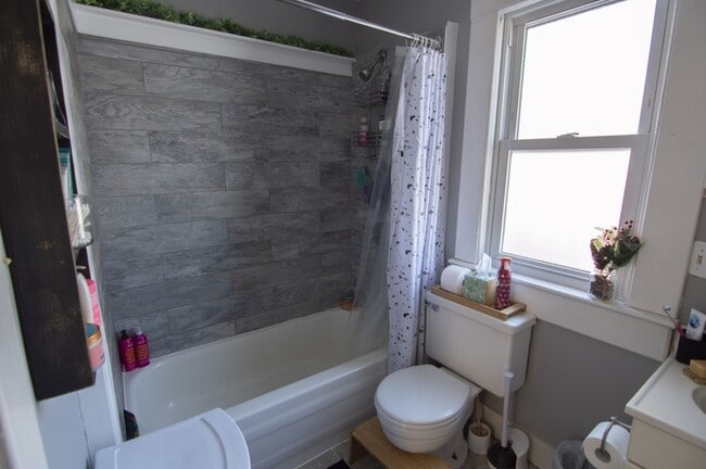 Building Photo - 1533 Spring Garden Ave