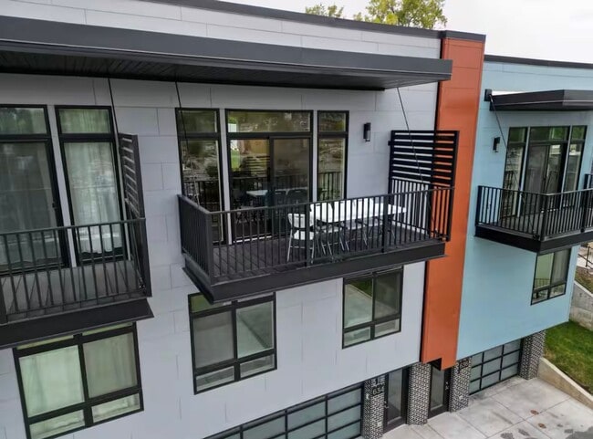 Building Photo - Fully Furnished Modern 3BR Retreat | Penthouse + Skyline Views