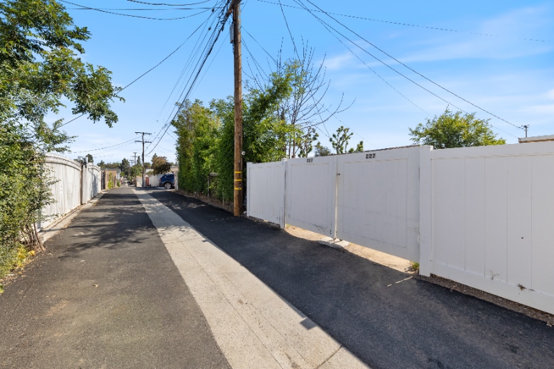 Building Photo - 227 S Main St