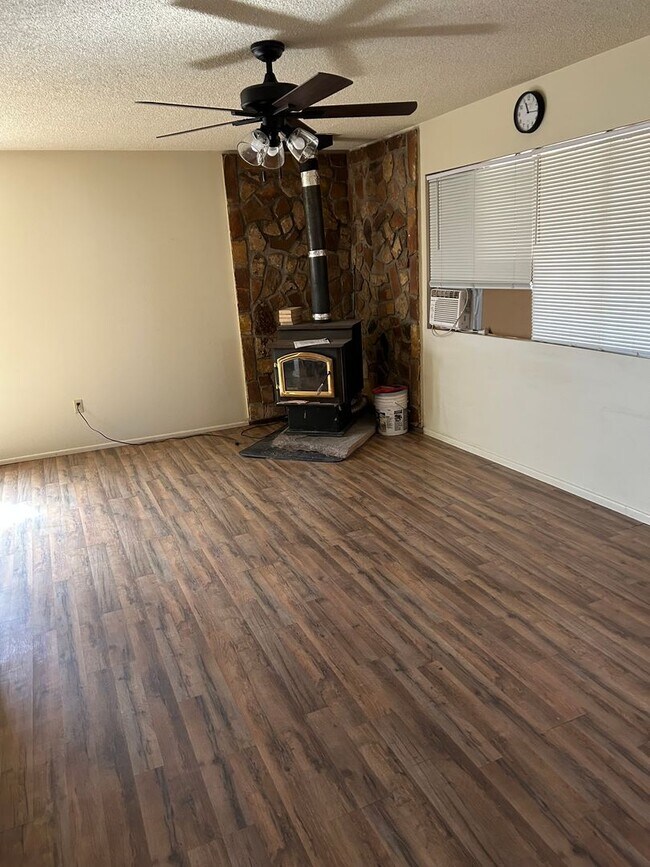 Building Photo - 2 Bedroom Holbrook Rental