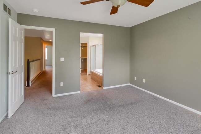Building Photo - Charming 4 Bedroom 3 Bath in Highlands Ranch!