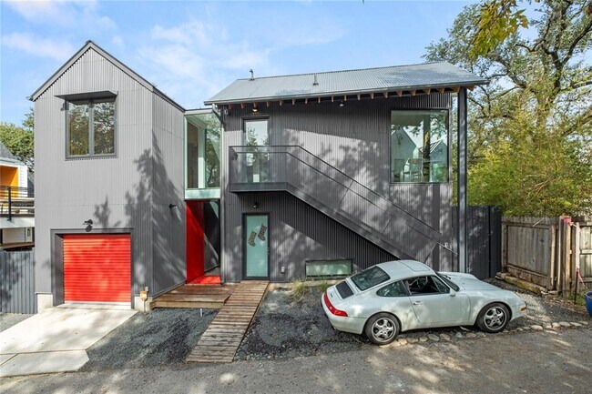 Building Photo - 907 W Annie St