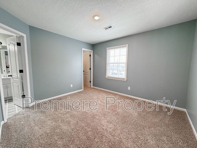 Building Photo - 13876 S Kaw St
