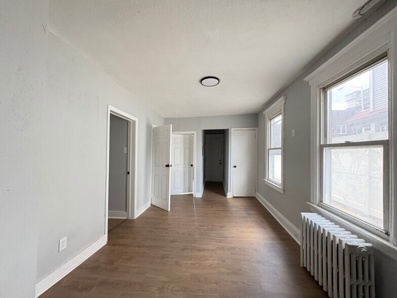 Building Photo - 448 Springdale Ave