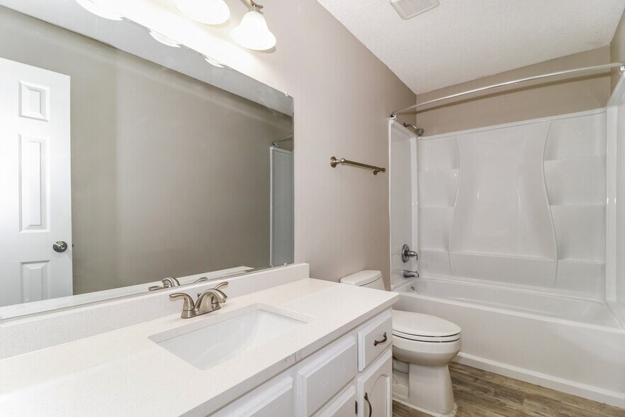 Building Photo - 2827 Fletcher View Dr