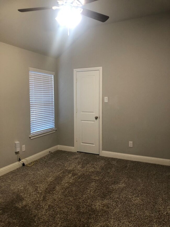 Building Photo - 4 Bdrm/2Bath in the Heart of Weatherford!