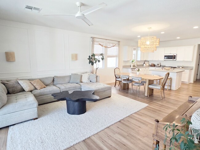 Building Photo - 4-bedroom + Den, 3-bath home in The Preserve at San Tan