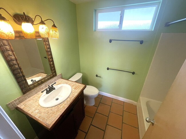 Building Photo - Kahului Ikena Unfurnished  2BR/2BA Unit Available