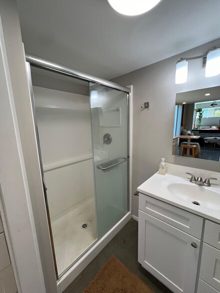 Building Photo - 1128 Buchon St