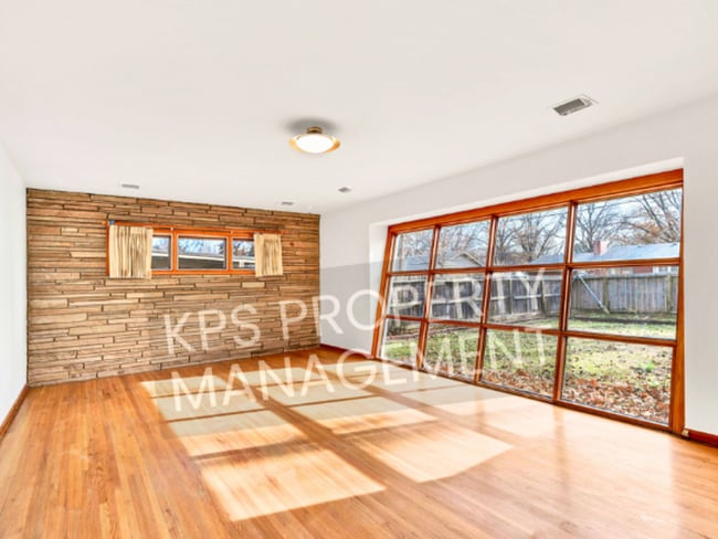 Building Photo - 6511 E Claytonia Ter