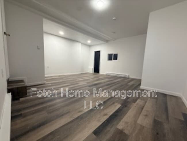 Building Photo - 347 S George St