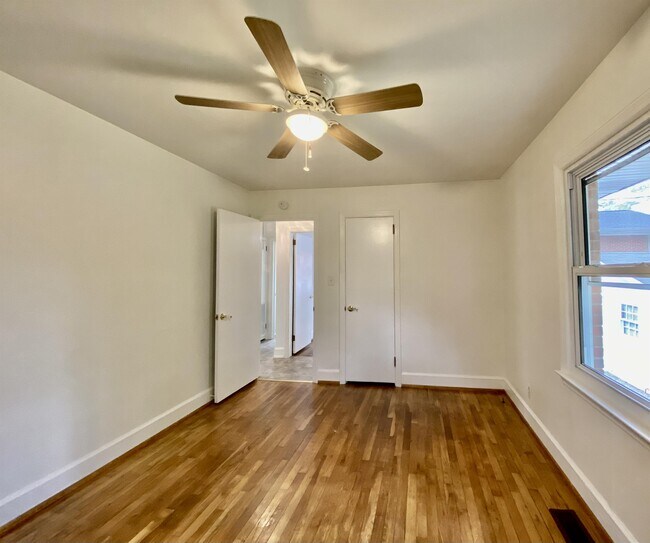 Building Photo - 648 Linfield Dr