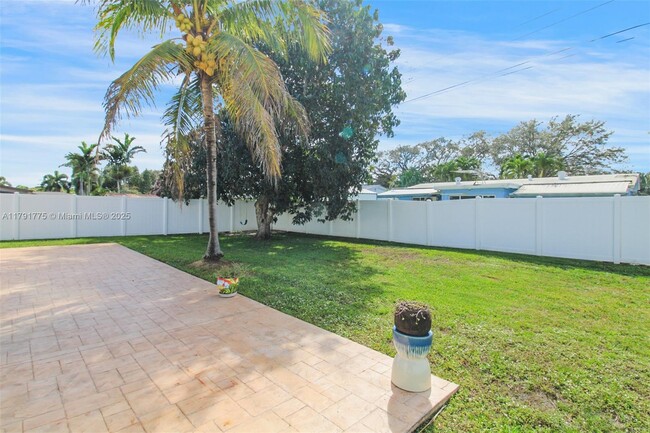 Building Photo - 9428 SW 51st Ct