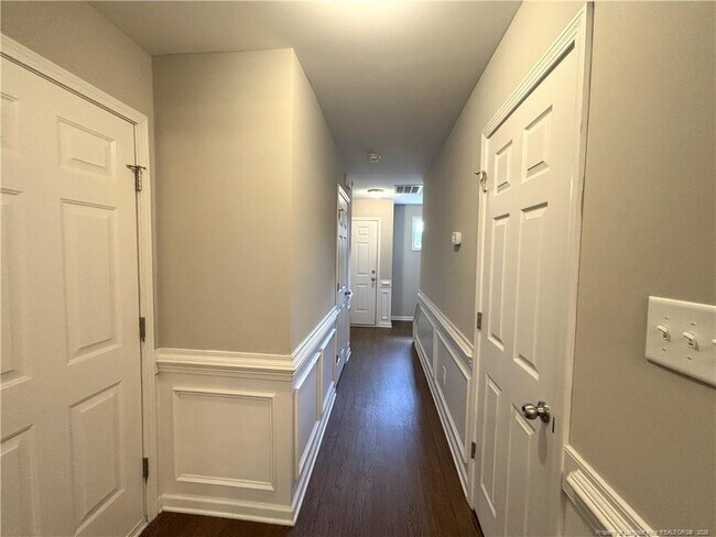 Building Photo - 2652 Middle Br Bnd