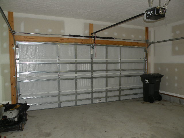 Building Photo - Beautiful custom home, don't want to miss this one!