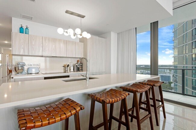 Building Photo - 480 NE 31st St