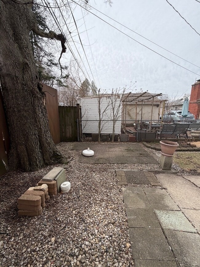 Building Photo - 1995 Howard Ave