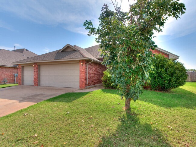 Building Photo - 2724 Busheywood Dr