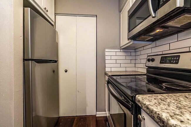 Building Photo - 905 Harbor House Dr. #8
