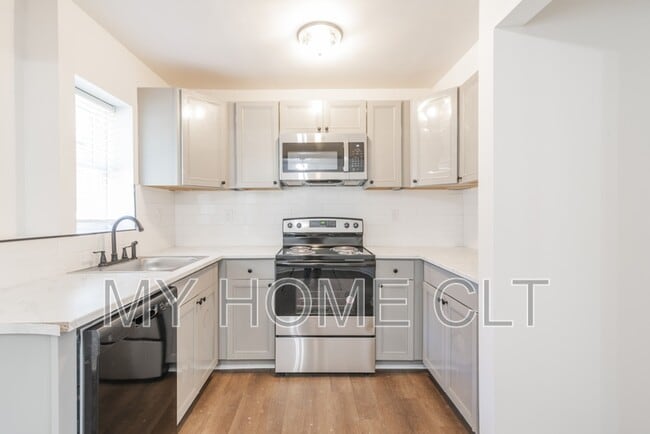 Building Photo - 931 Cantwell St