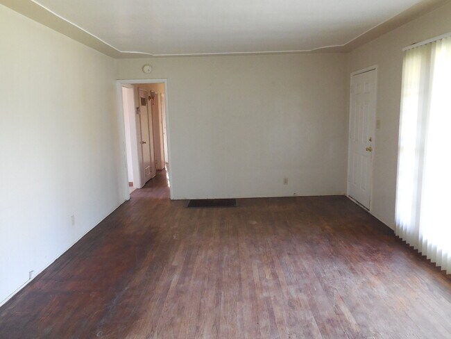 Building Photo - 456 Drakeley Ave