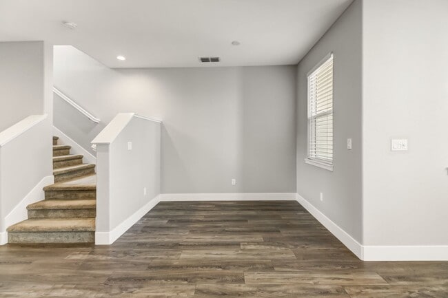 Building Photo - Move-In Special! Beautiful Alkali Flat Ren...