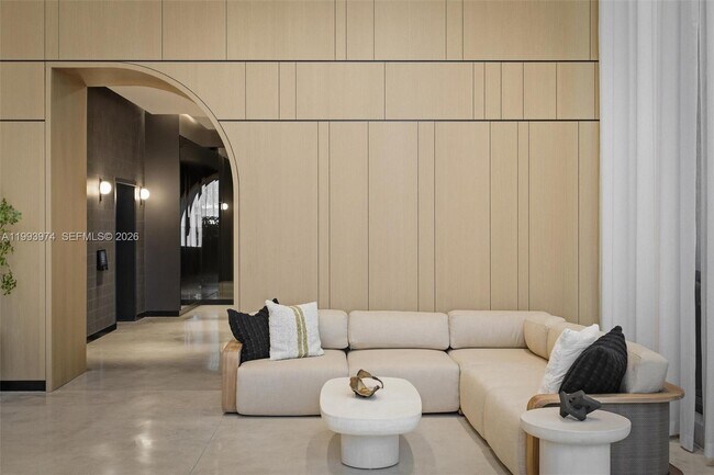 Building Photo - 121 NE 5th St