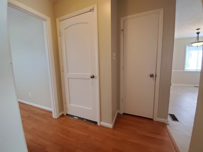 Building Photo - 6400 Hollyhock Ct