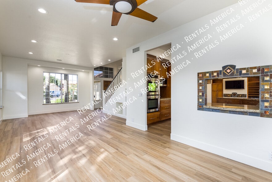 Building Photo - 2342 W Hemlock Ct
